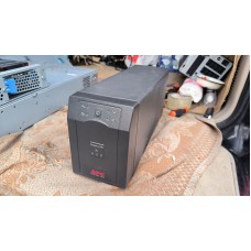 Бесперебійникі APC Smart-UPS 620 SC620I