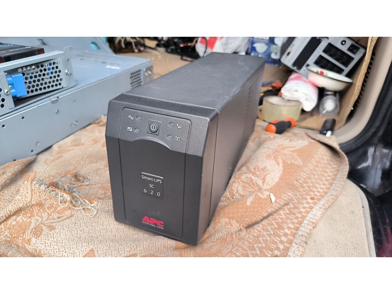 Бесперебійникі APC Smart-UPS 620 SC620I