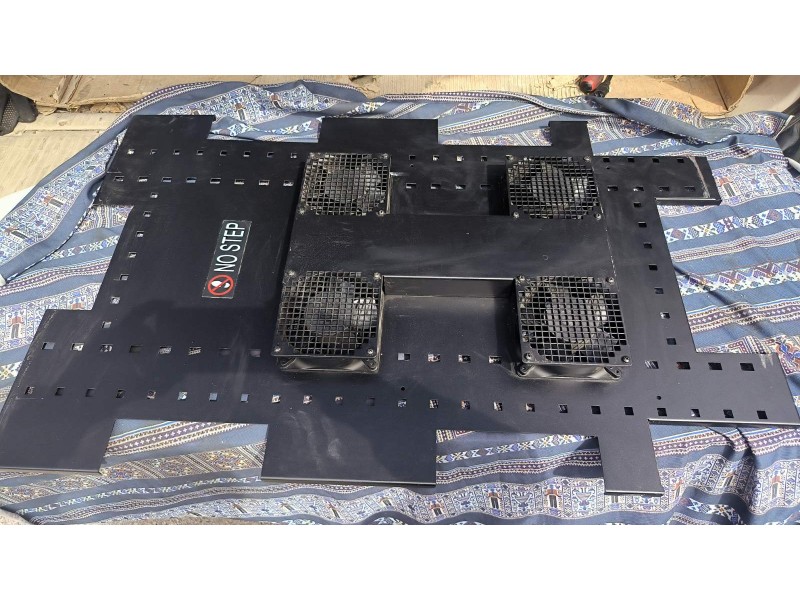 Підлога до шафи APC AR3100 з охолодженням