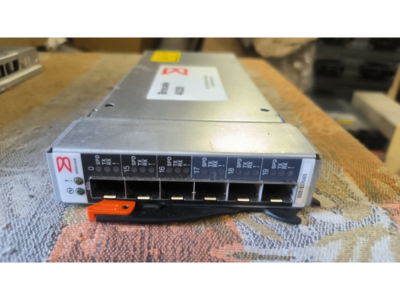 Модуль IBM BladeCenter Brocade 4020 4Gb SAN Switch Module