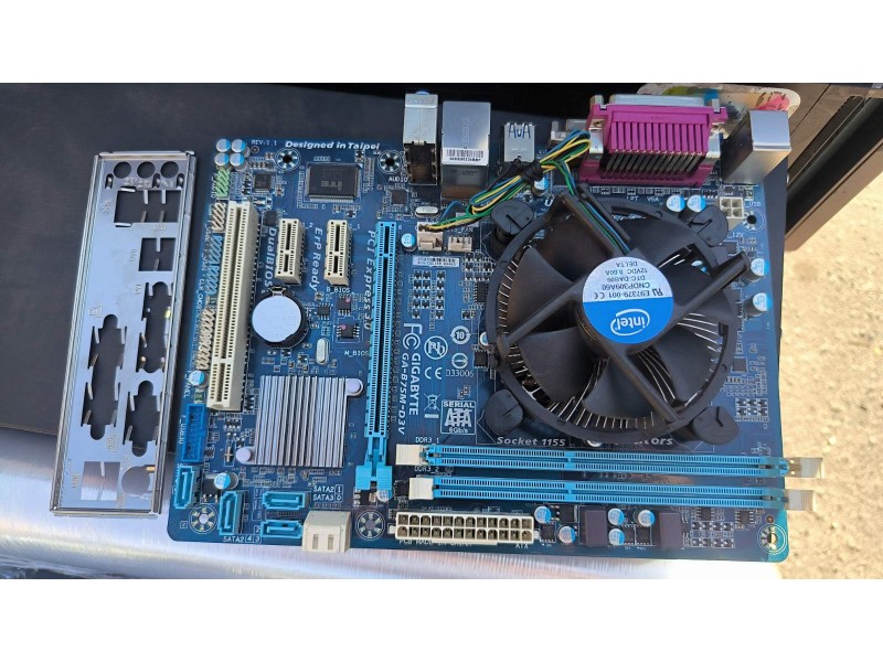 Материнська плата GIGABYTE GA-B75M-D3V