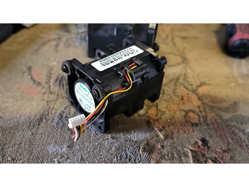 Здвоєні кулери Nidec 4см R40W12BS4AC-52