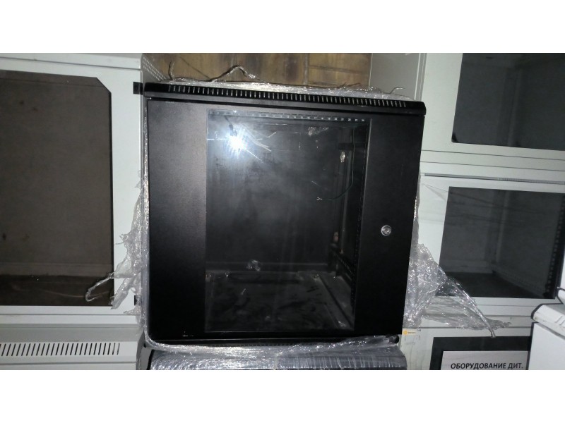 Шафи серверні черні 12U