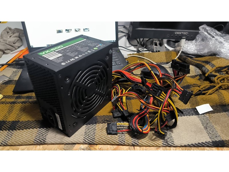 Блок живлення AeroCool vx-600. Робочій