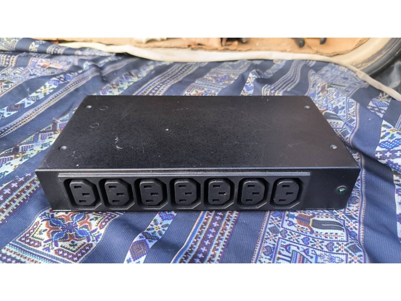 Розподільник живлення PDU IBM 9306-RTP