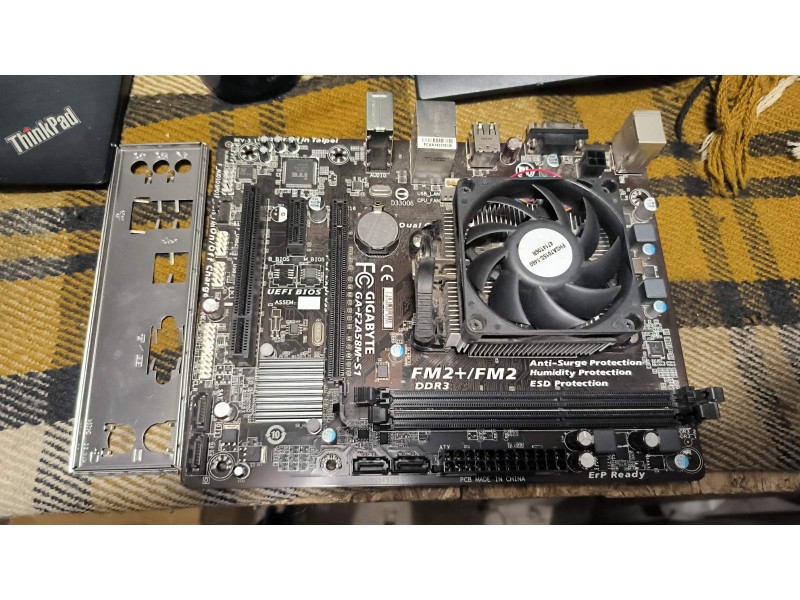 Материнська плата GIGABYTE GA-F2A58M-S1 + AMD A4-7300