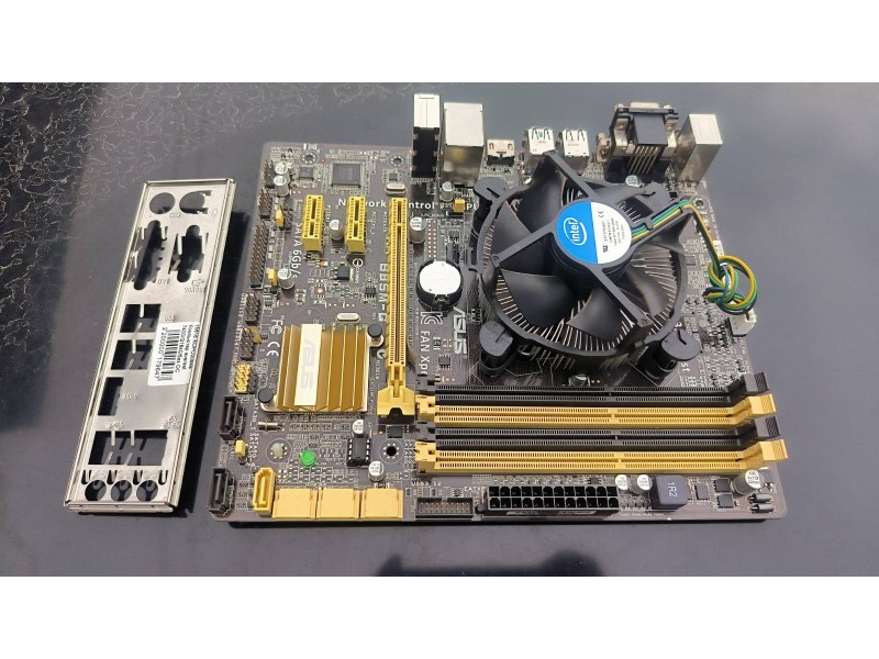 Материнська плата ASUS 885M-G