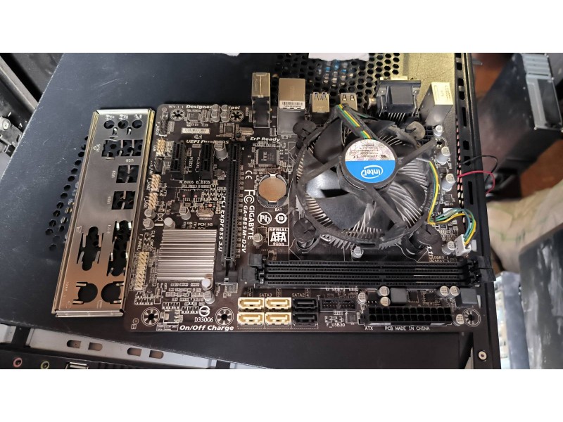 Материнська плата Gigabyte GA-B85M-D2V