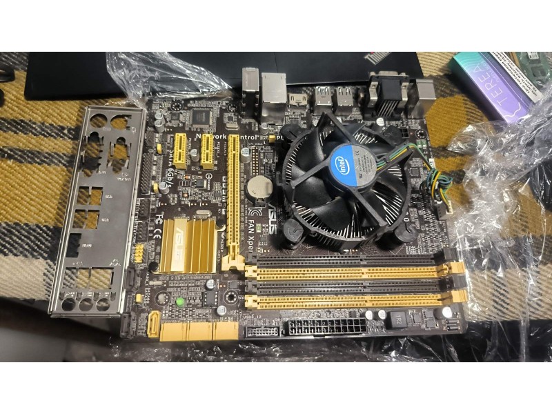 Материнська плата ASUS B85M-G