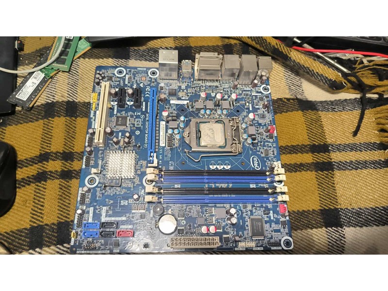 Відірвано роз'єм живлення CPU Intel DH67BL