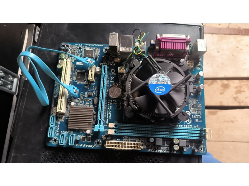 Материнська плата Gigabyte GA-61M-WW