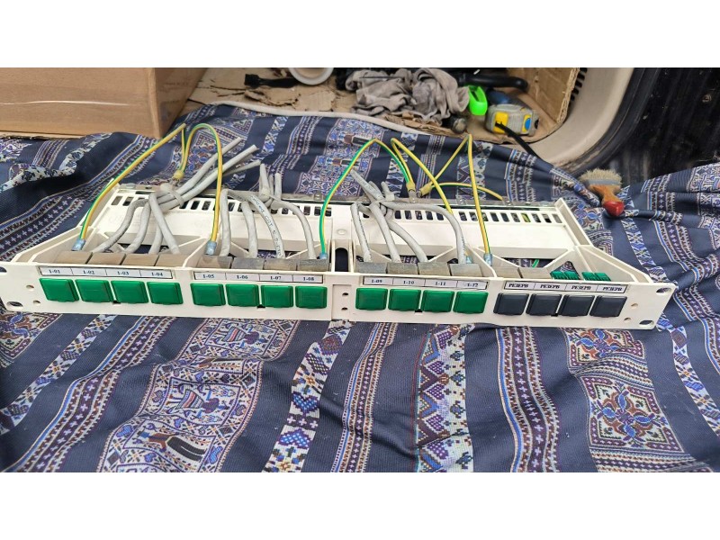 Патч панель 16 портів