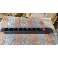 Блок розеток чорний 1U у серверну шафу