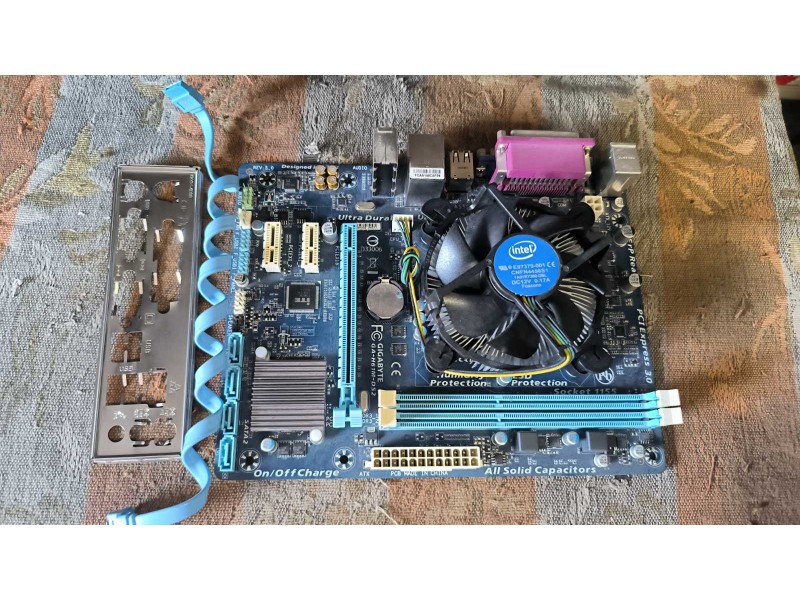 Материнська плата GIGABYTE GA-H61M-DS2
