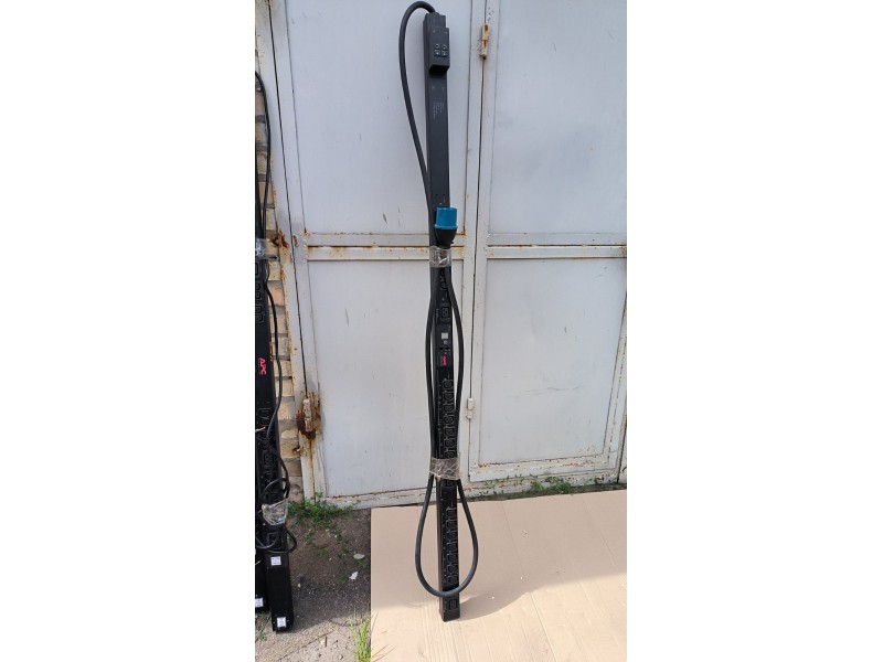 Блок розподілу живлення APC Switched Rack PDU AP7953