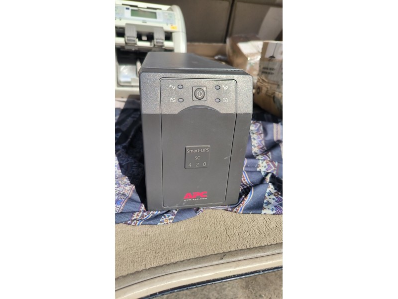Бесперебійник APC Smart-UPS 420 SC420I