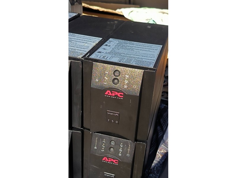 Бесперебійник APC Smart-UPS 750 SUA750I Бесперебійник APC Smart-UPS 750 SUA750I
