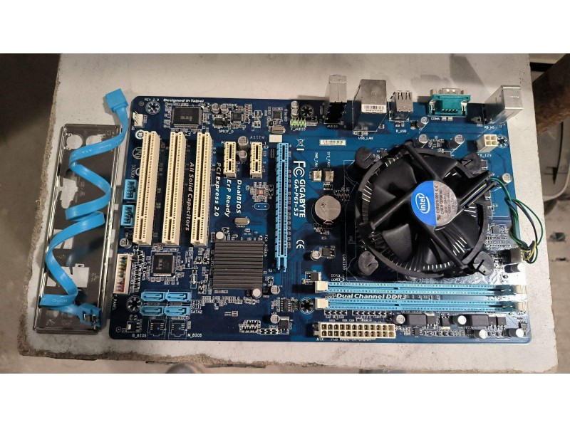 Материнська плата GIGABYTE GA-P61-S3