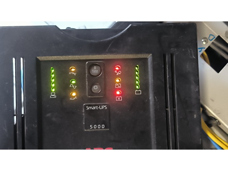 Бесперебойник ИБП UPS APC Smart-UPS 5000 SUA5000RMI5U Бесперебойник ИБП UPS APC Smart-UPS 5000 SUA5000RMI5U